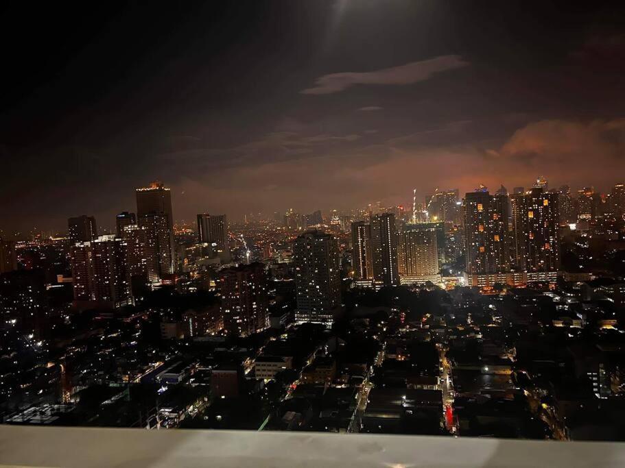 Breeze Residences - 1Br Unit With Balcony -Top Floor Manila Exterior foto