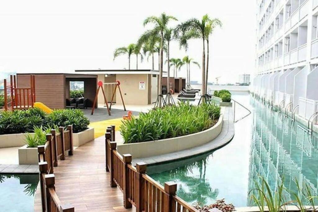 Breeze Residences - 1Br Unit With Balcony -Top Floor Manila Exterior foto